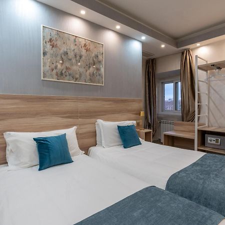 Leone D'Oro Guesthouse - Close To Piazza Vittorio Рим Екстериор снимка