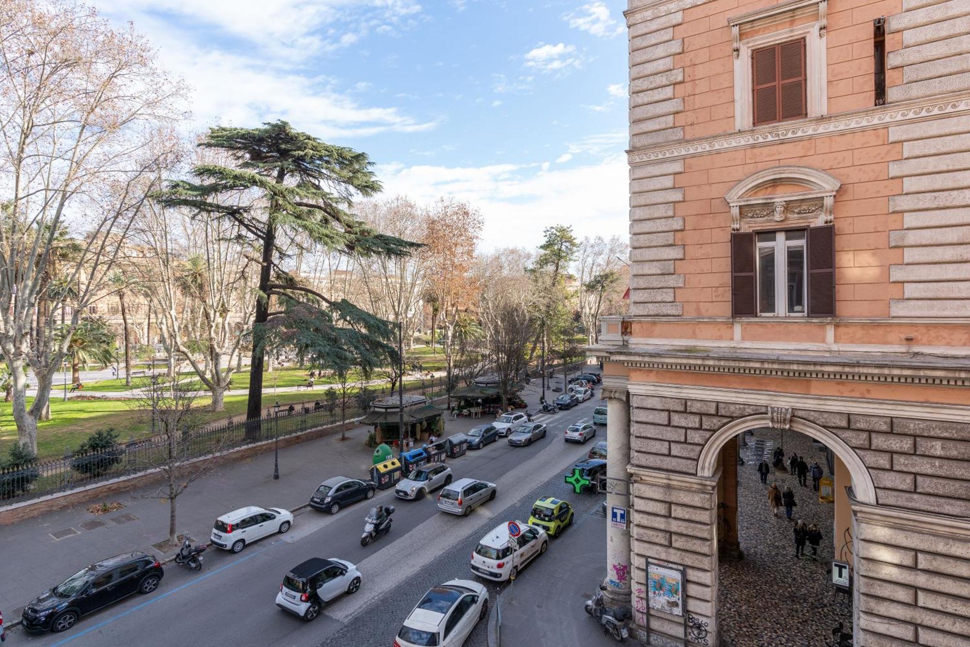 Leone D'Oro Guesthouse - Close To Piazza Vittorio Рим Екстериор снимка